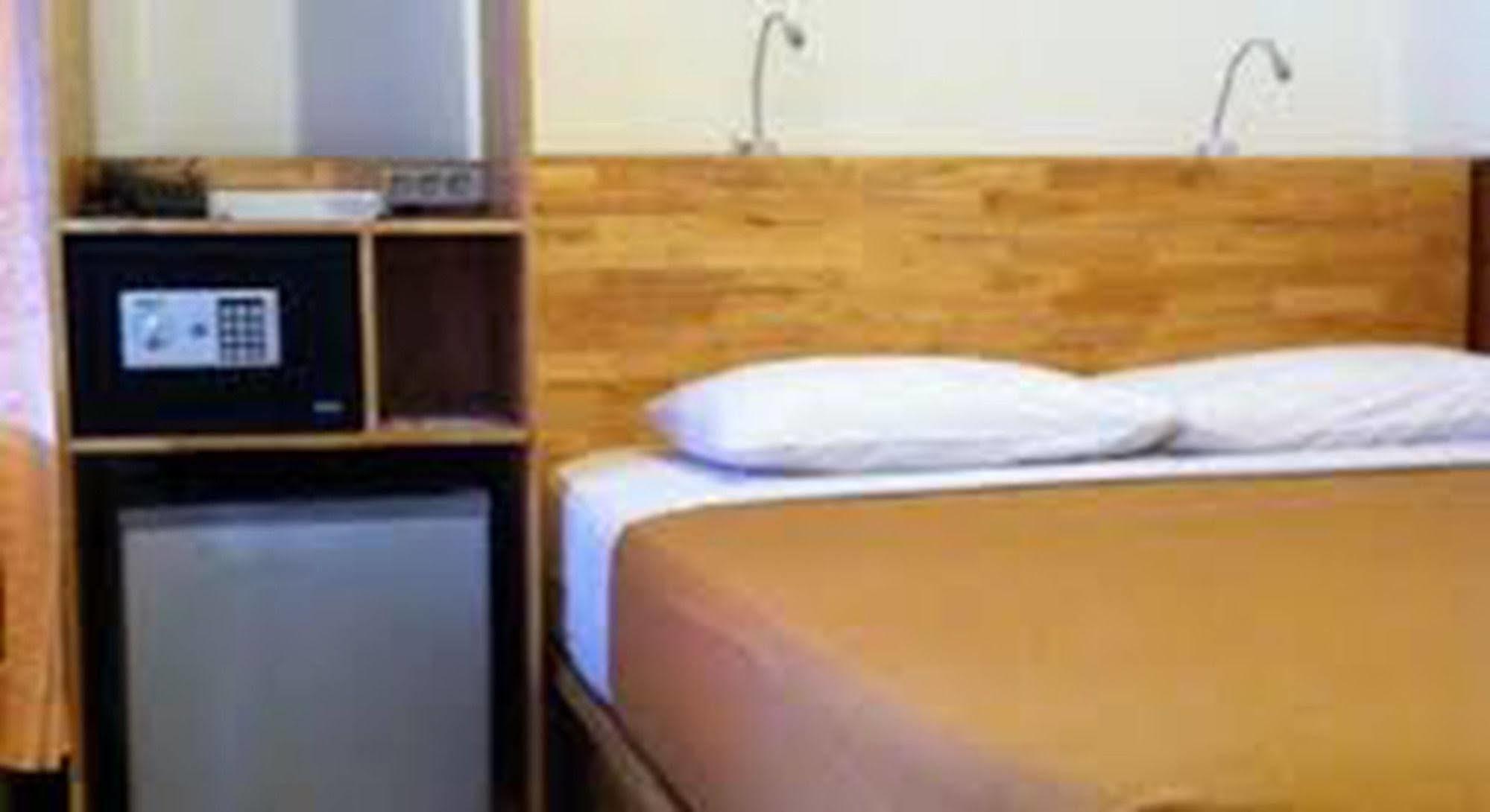 Hotel Karthi Kuta Kuta Lombok Kültér fotó
